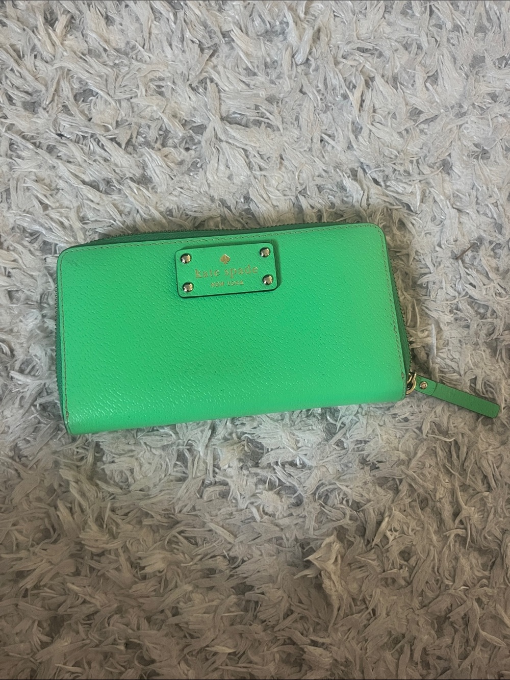 KATE SPADE GREEN ZIP-AROUND WALLET